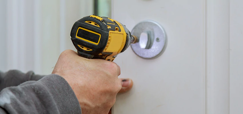 Street Locksmith For Smart Lock Repair in Long Beach, CA